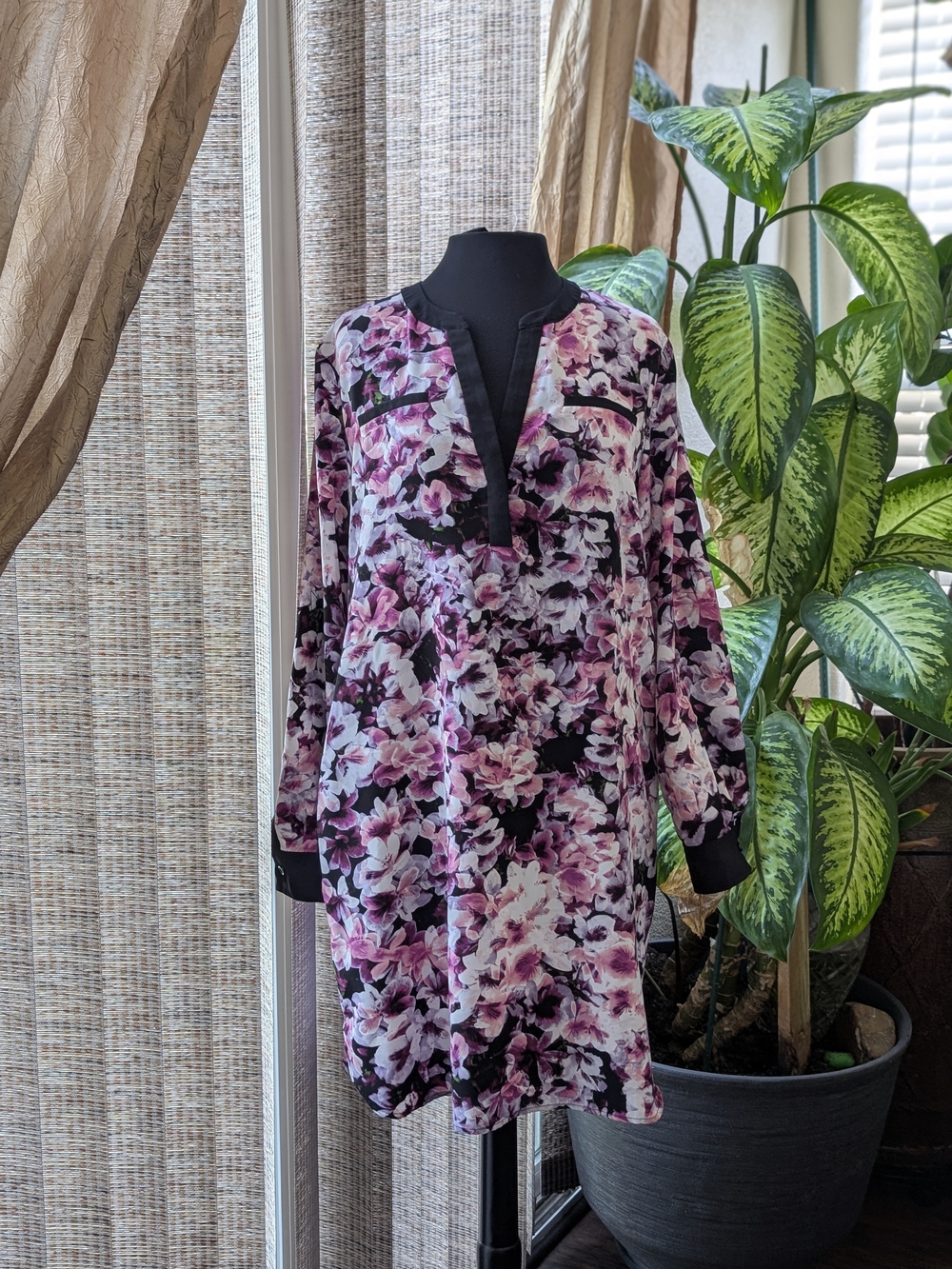 Floral V-Neck Tunic Chemise in Pink & Black
